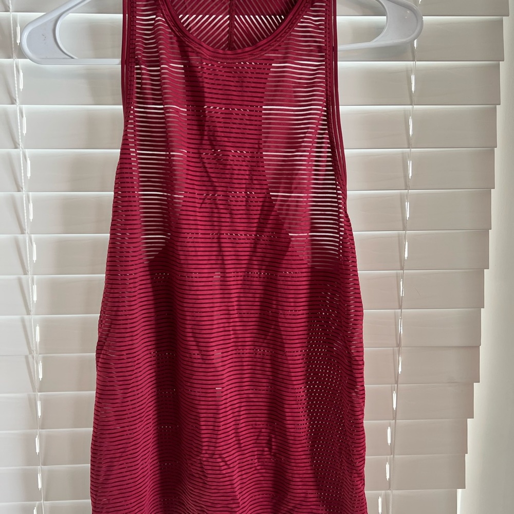 Lululemon size 6 top